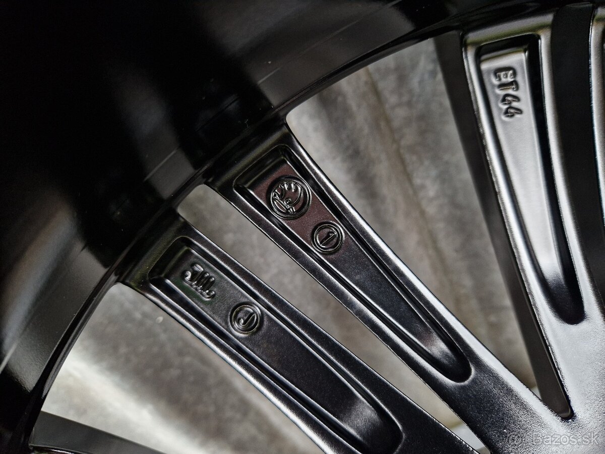 Škoda Canopus Superb 5x112 R19 235/40 R19 Zimne Nepoužite - 3