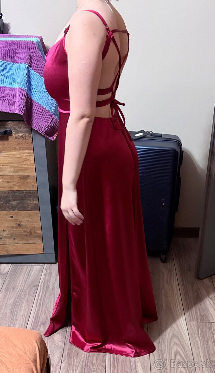 Predám dlhé červené šaty, veľkosť L - 3