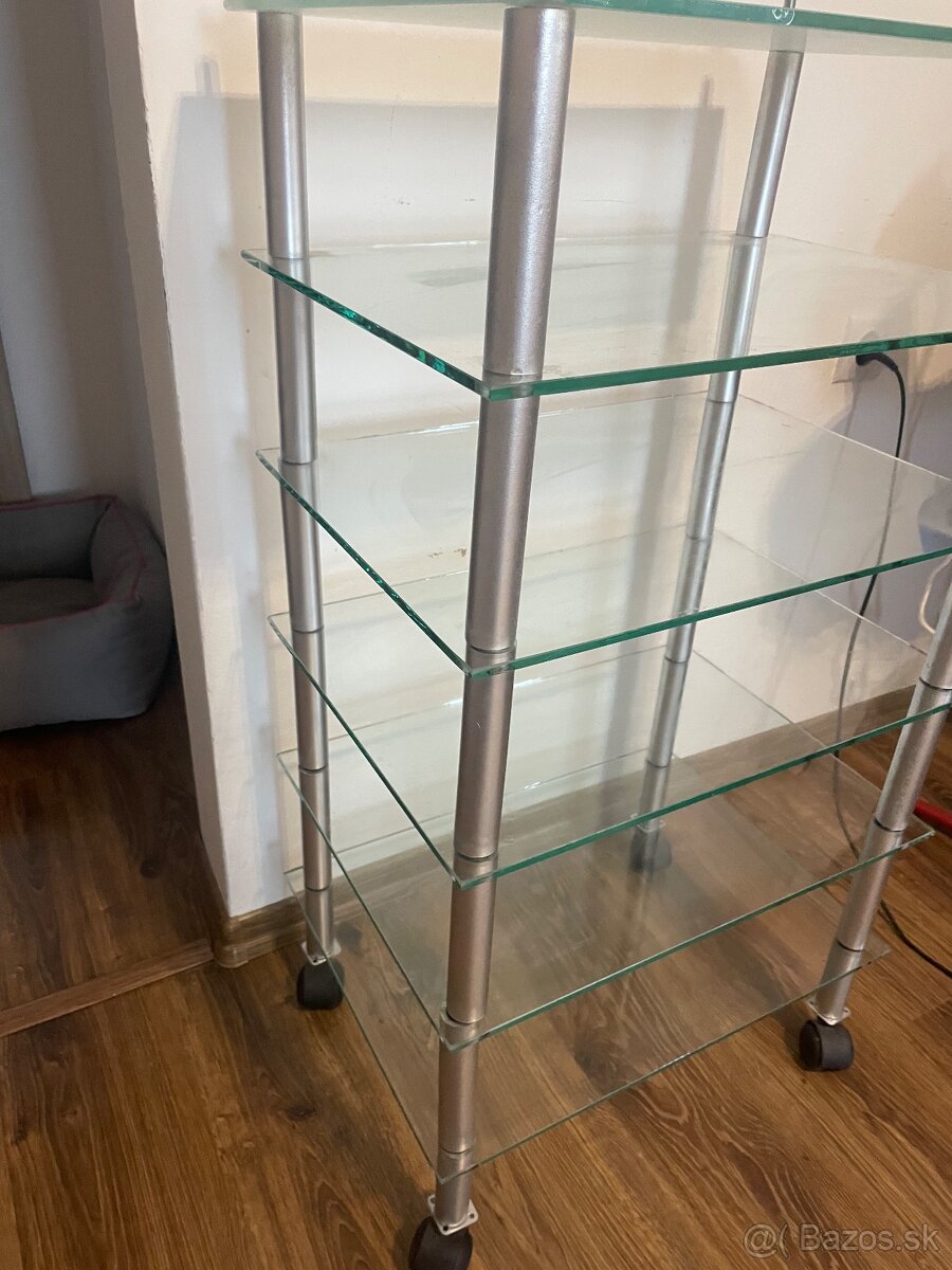 Skrinka na HI-FI - 3