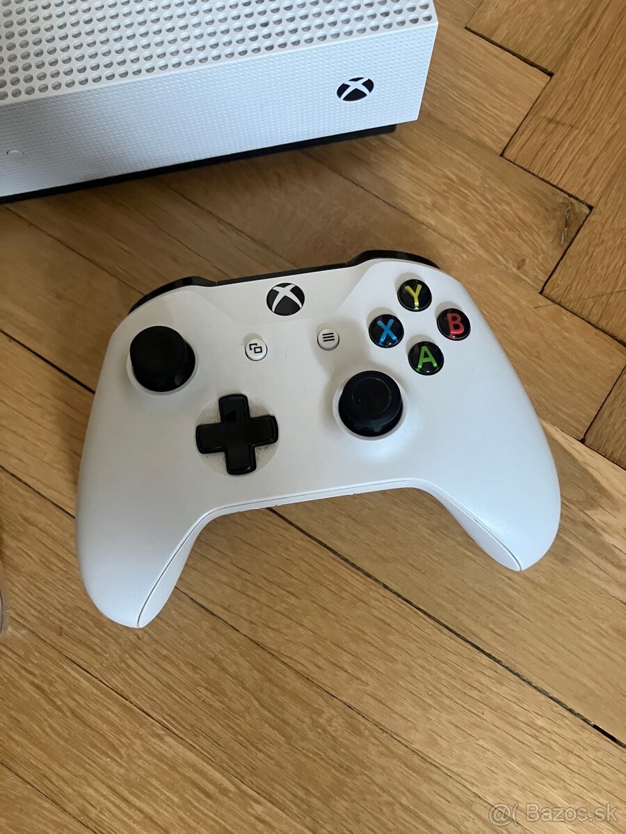 Xbox One S - 3