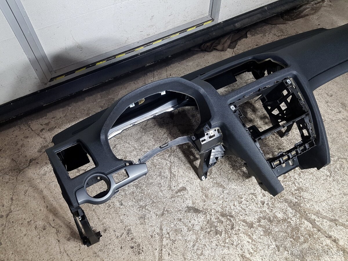 Predám originálnu palubovku Škoda Octavia 2 Facelift - 3