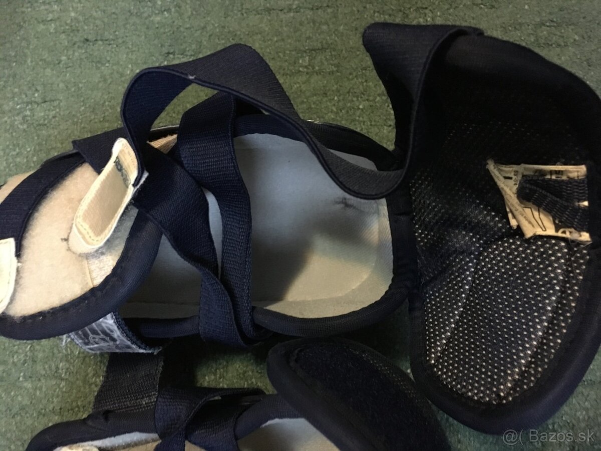 Predám lakťové chrániče na hokej 2 druhy - 3