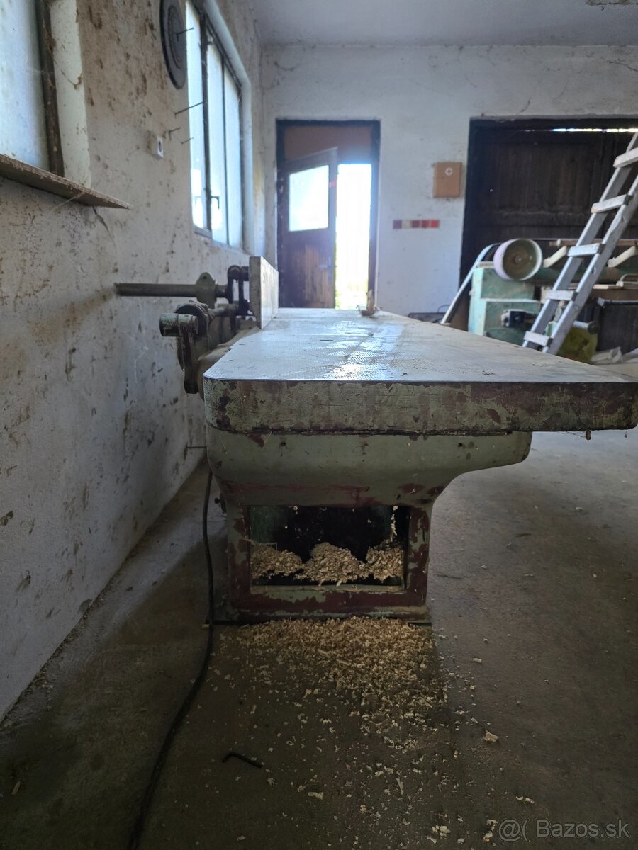 zrovnávačka - hoblovačka, celoliatinový model - 3