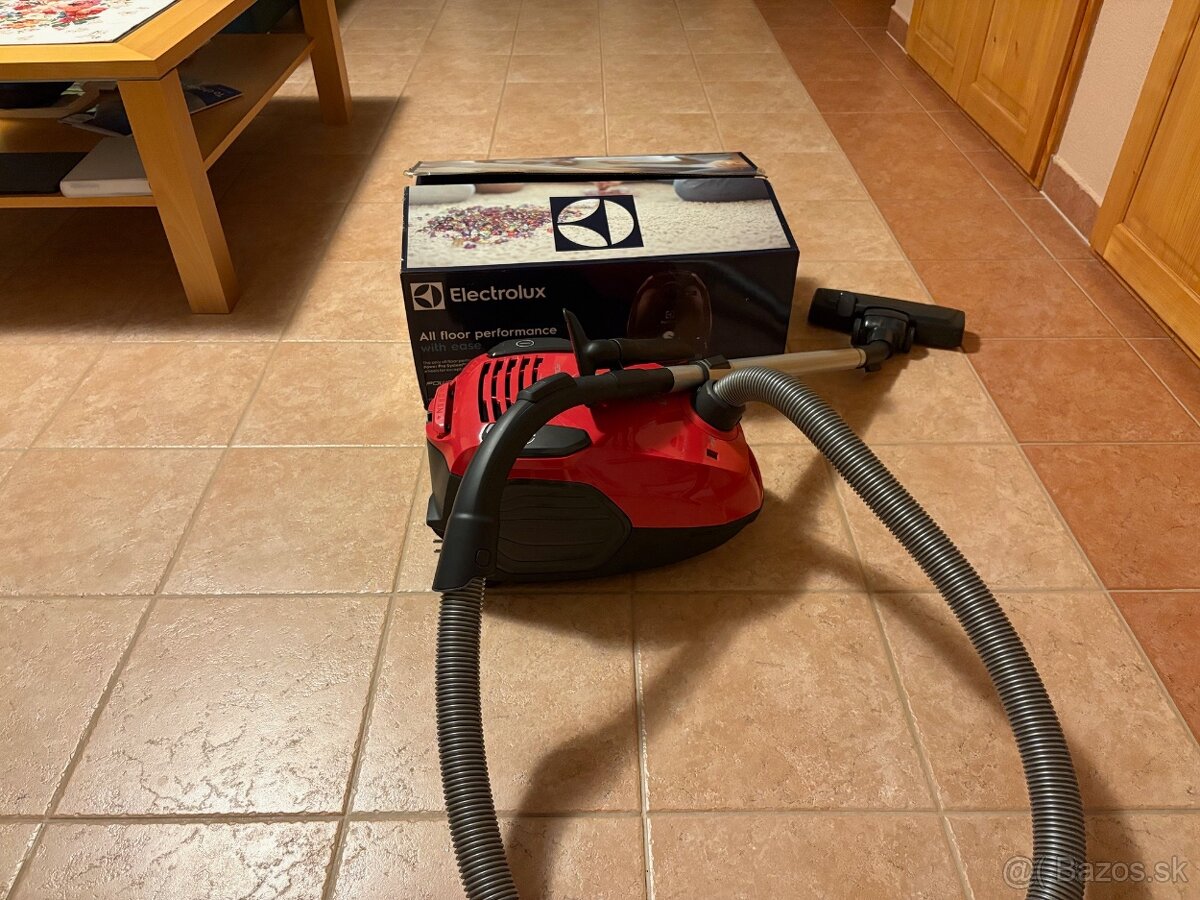 Predám nepoužitý vysávač Electrolux - 3