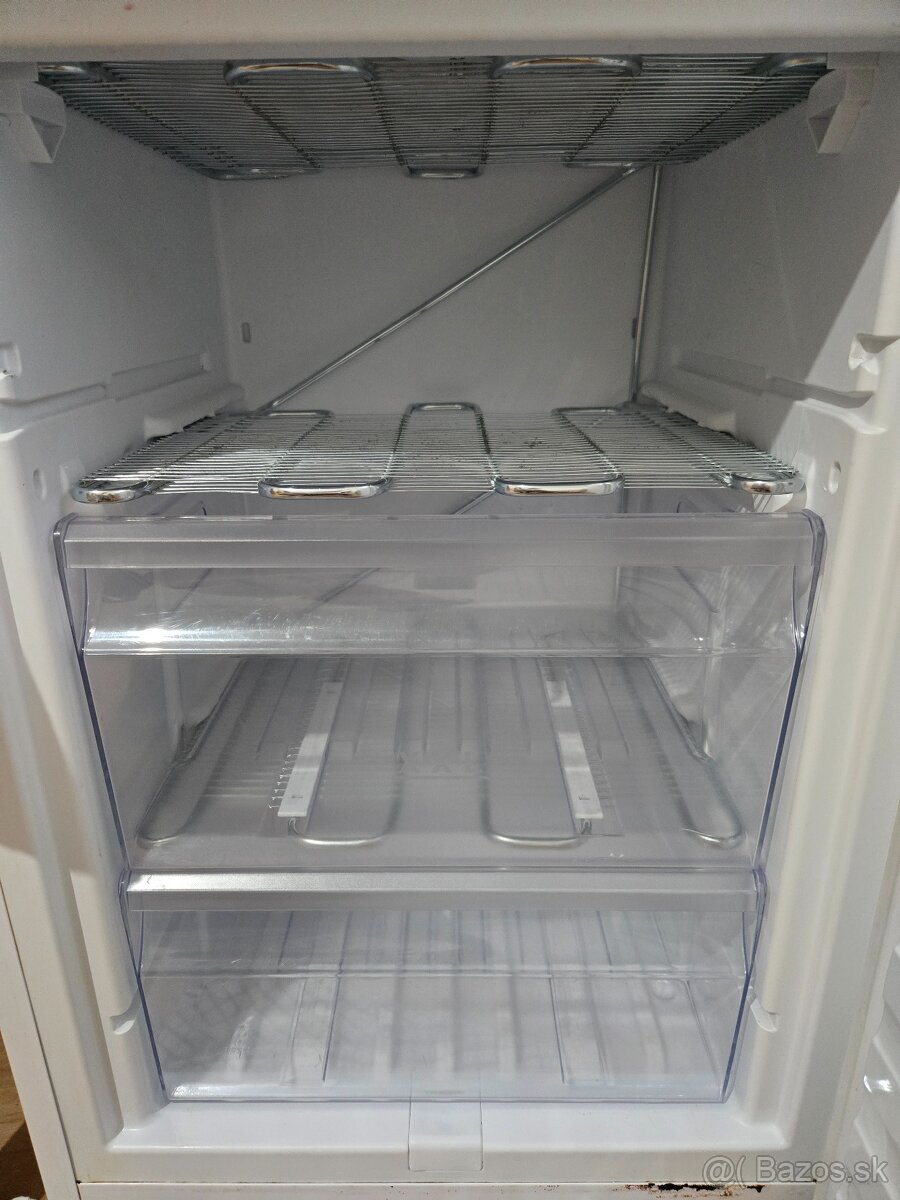 Chladnicka s mraznickpu Whirpool - 3