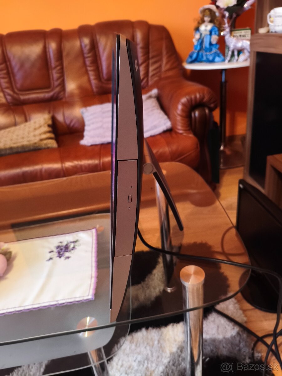 HP EliteOne 800 G2 23-inch i3-6100,250 GB SSD, 16 GB RAM - 3