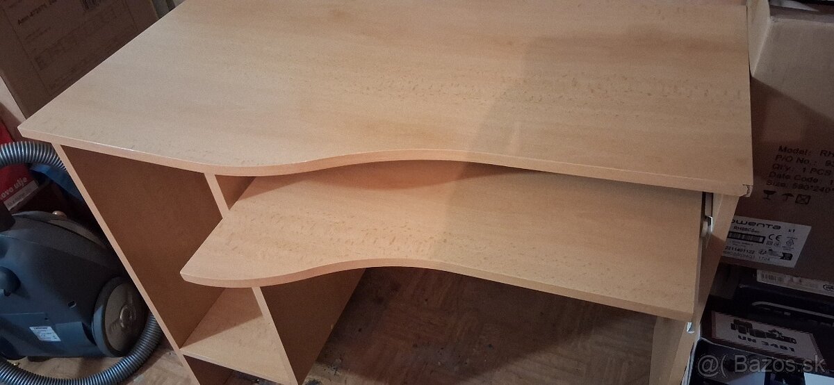 Počítačovy stolík - 3