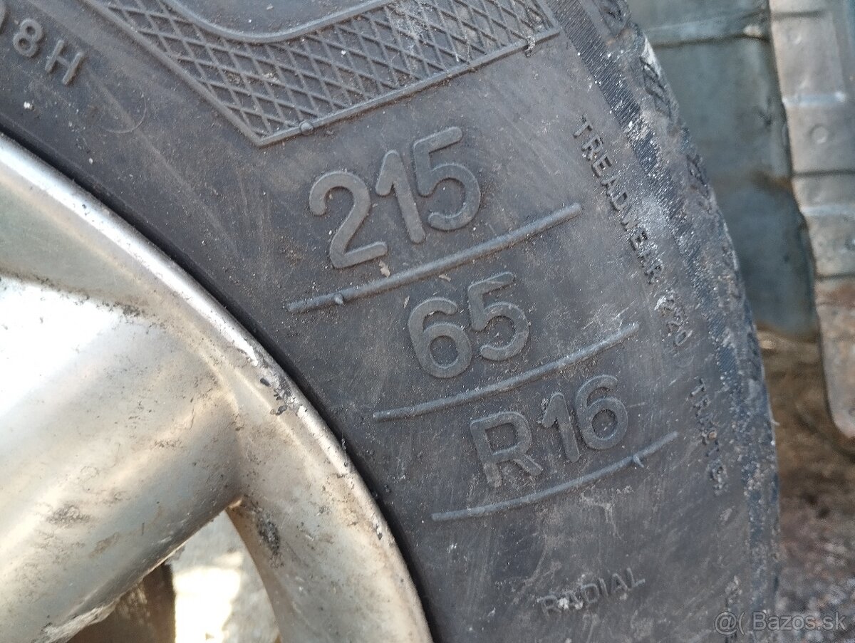 215/65/R16 X Trail - 3