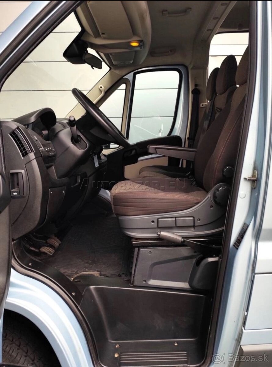 Prenájom 9 miestnej dodávky - 3