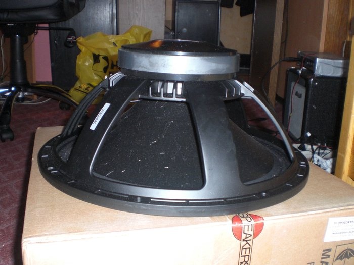 18" raz hrané / nové 600W, 8 Ohm B&C Speakers 18PS76 - 3