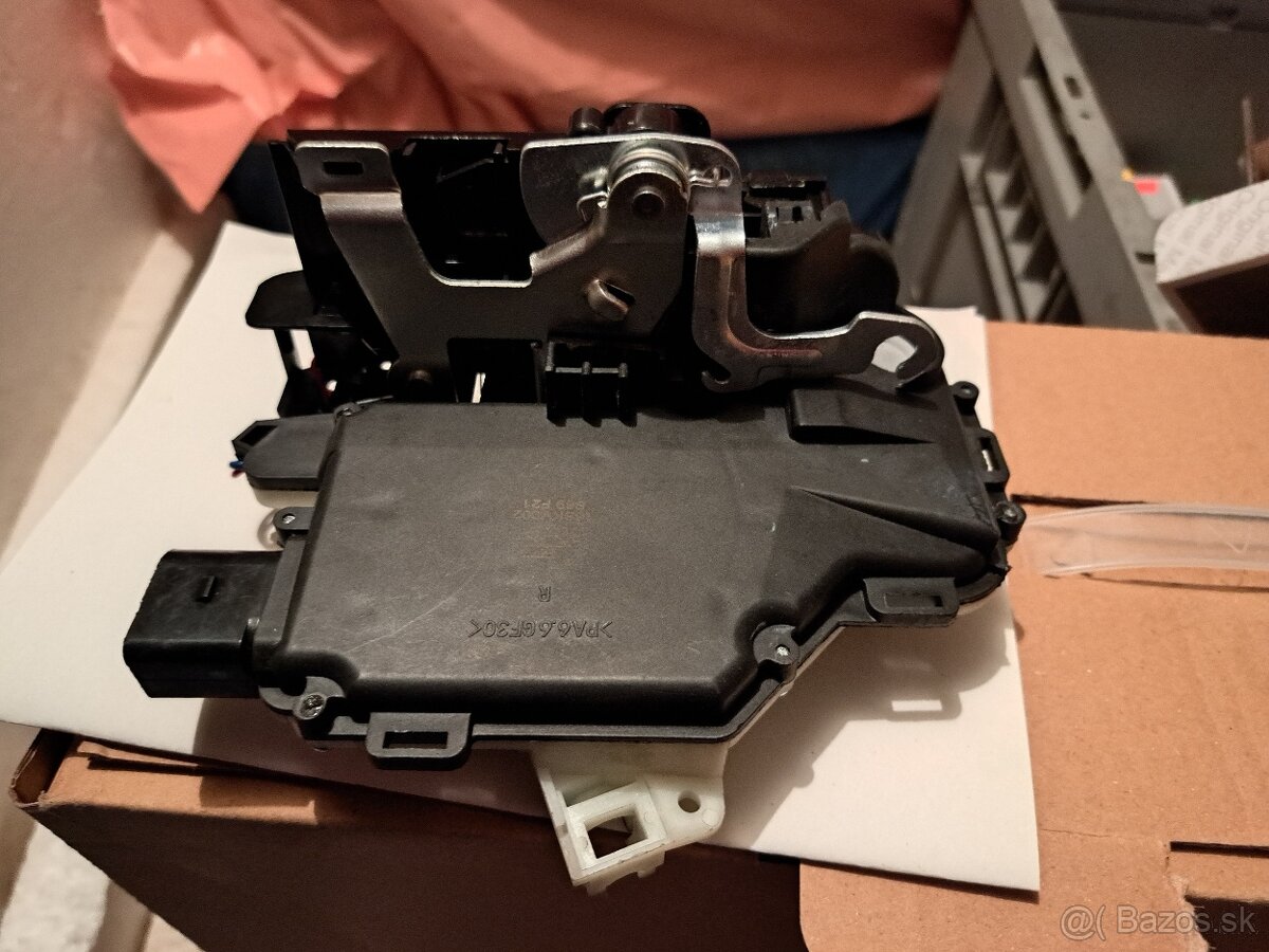 Zámok dveri prave predné dvere - 3