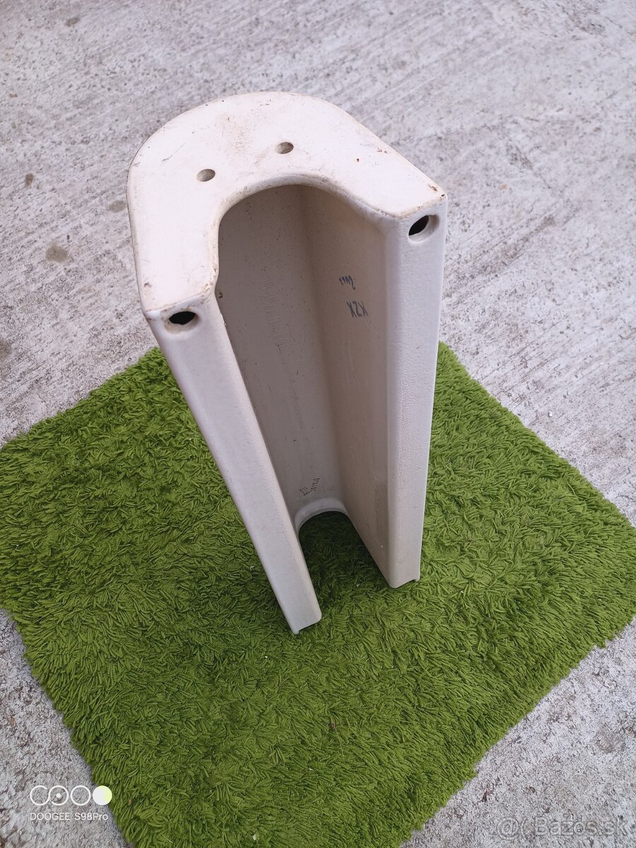 Noha pod umyvadlo - 3