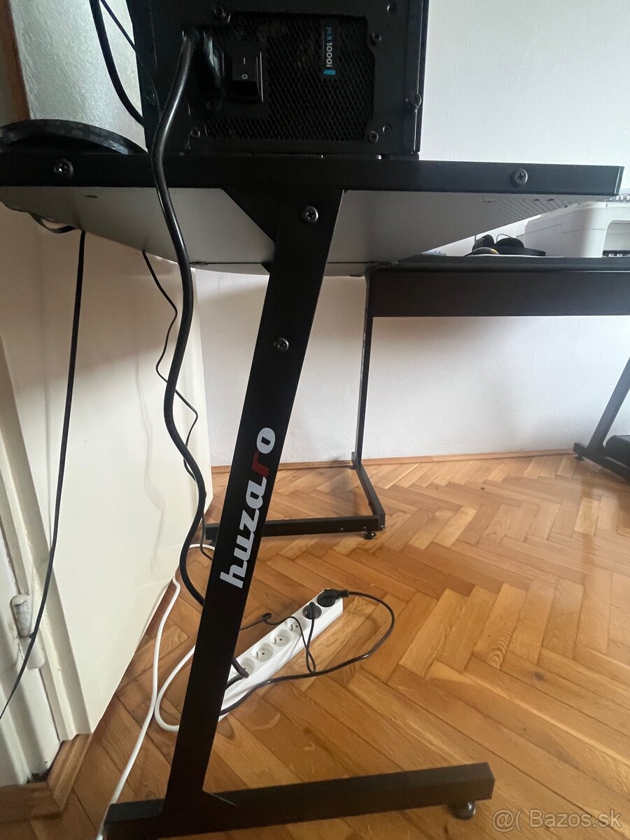 HUZARO Gaming Table - 3