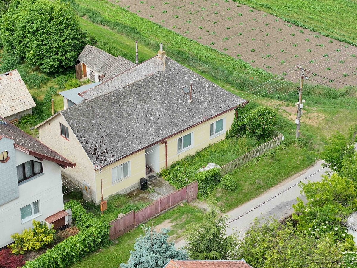 Dulovce - RODINNÝ DOM so 700 m2 POZEMKOM - 3