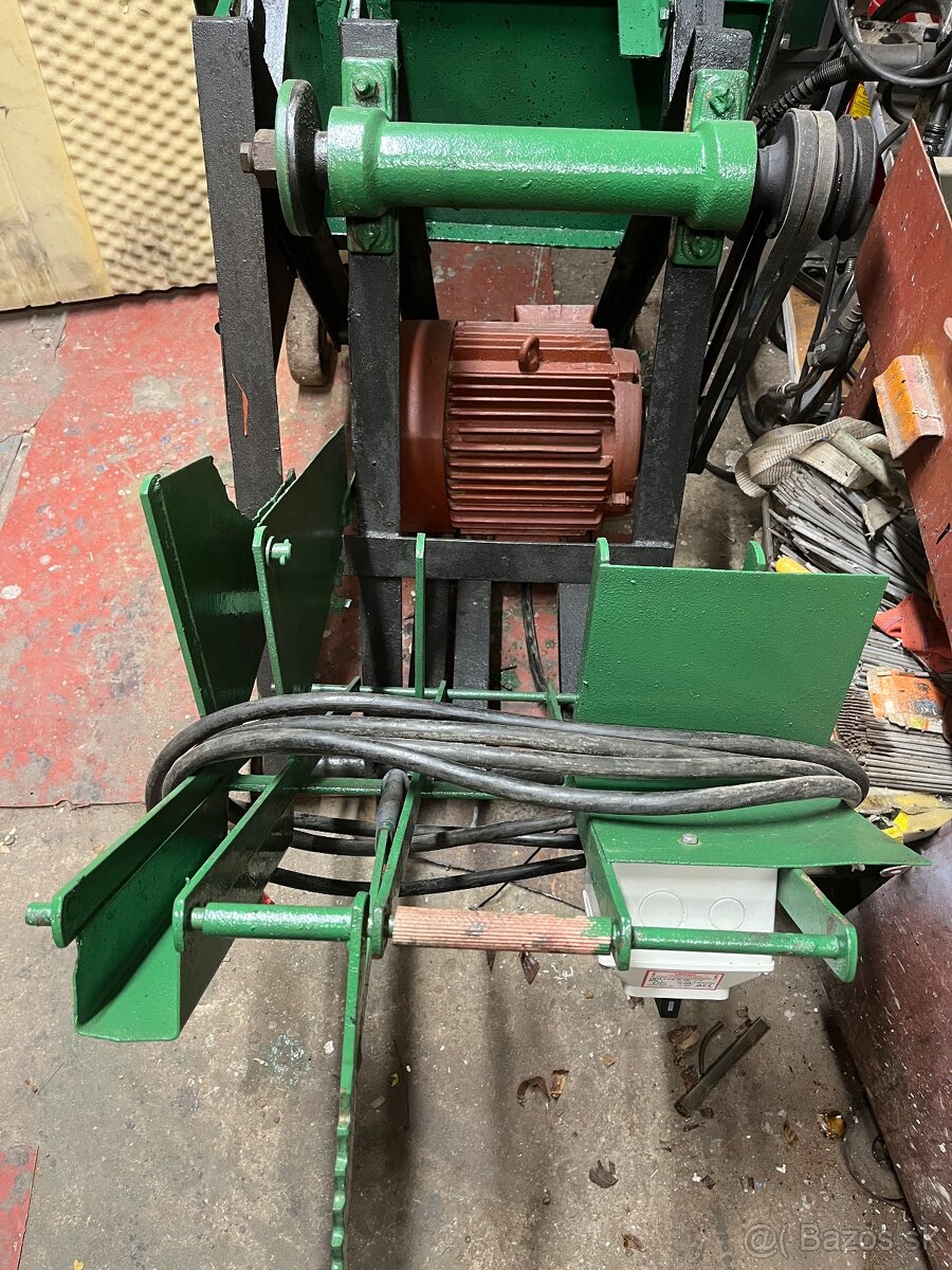 Predám továrenský cirkular - 3