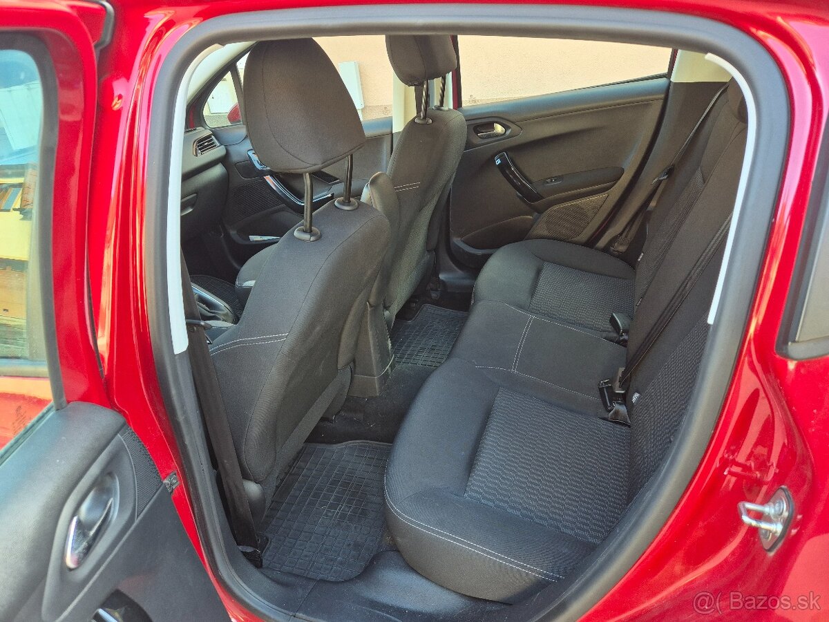 Peugeot 208 - 3