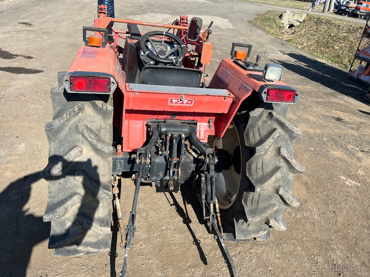 Malotraktor YANMAR FX32D s čelným nakladačom - 3