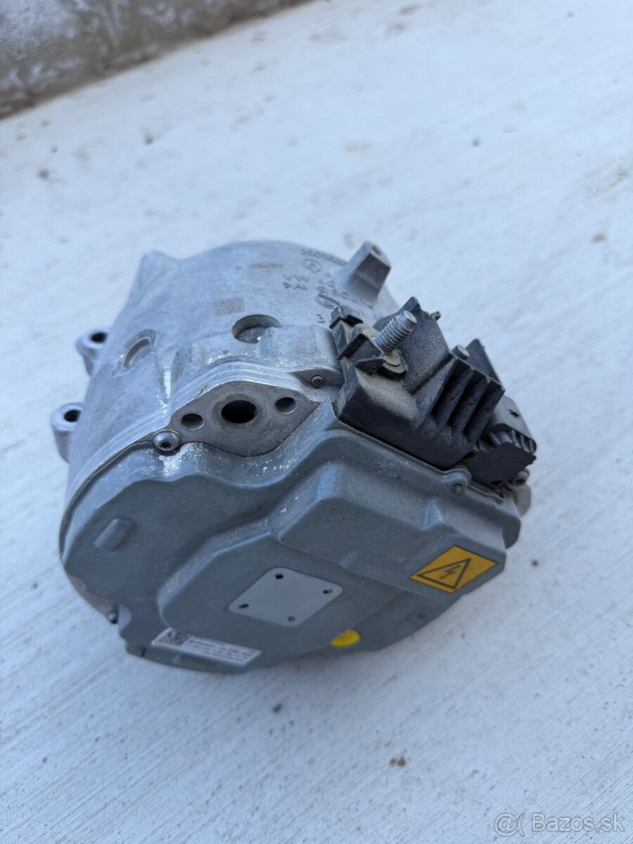 Alternátor Audi A7 (C8) - 3