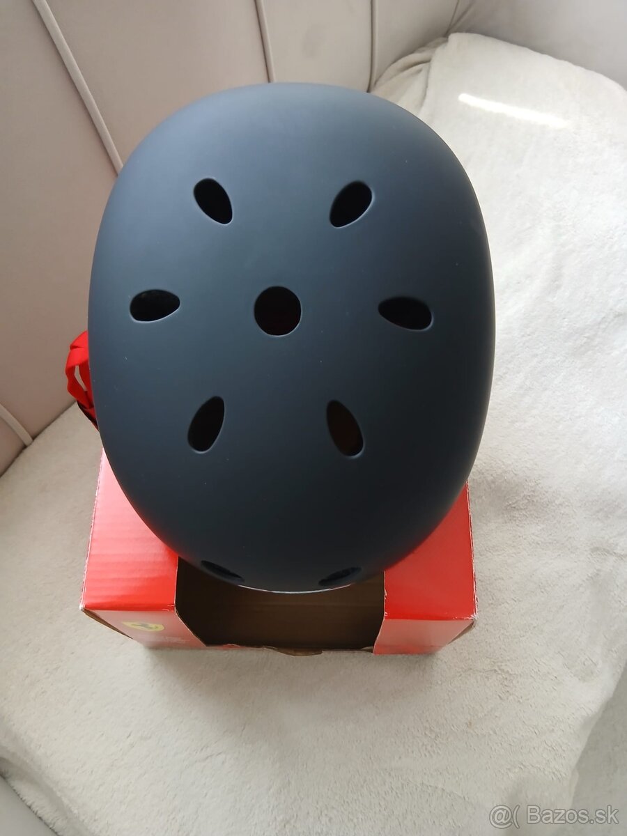 Detská prilba a chrániče Ferrari - 3