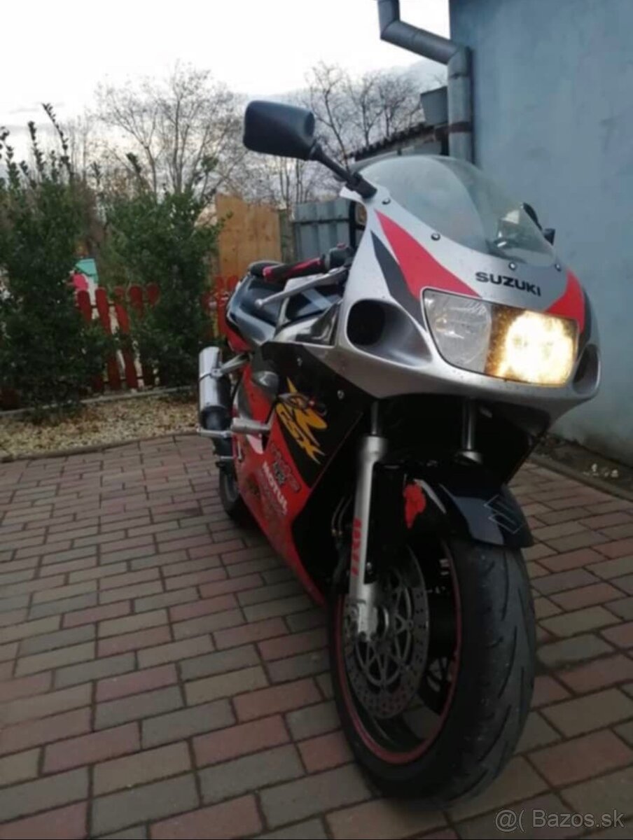 Suzuki GSXR 600 srad - 3