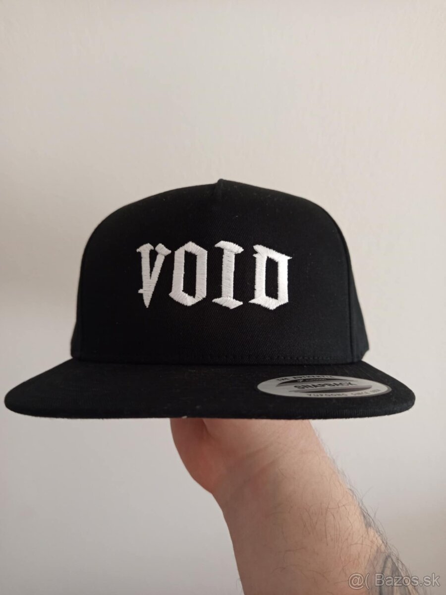 Čierna šiltovka - 3