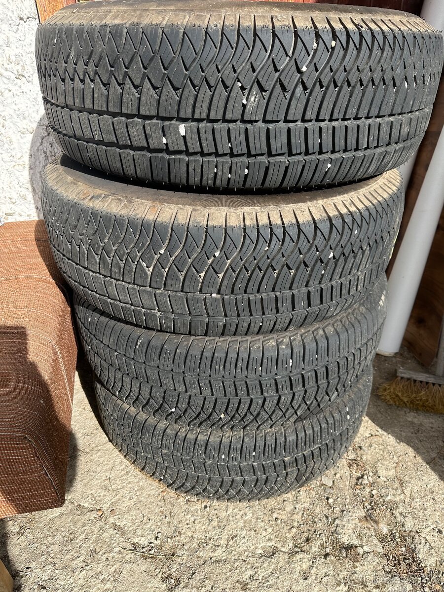 Bf goodrich 245/70 r16 - 3