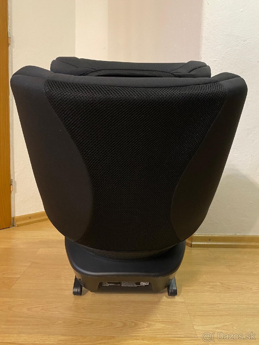 Autosedacka Joie spin 360 v takej čierno-šedej farbe - 3