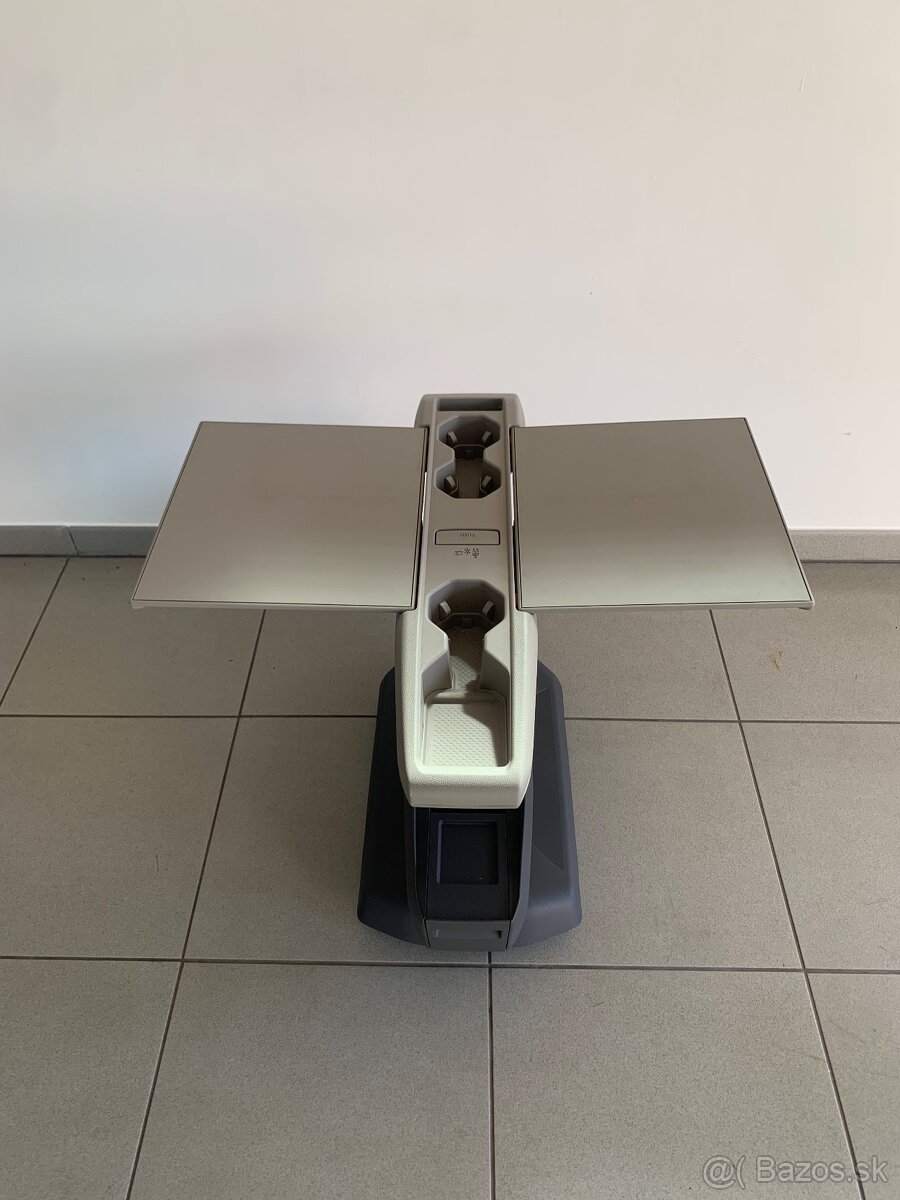 Stolek do Multivanu T7 - 3