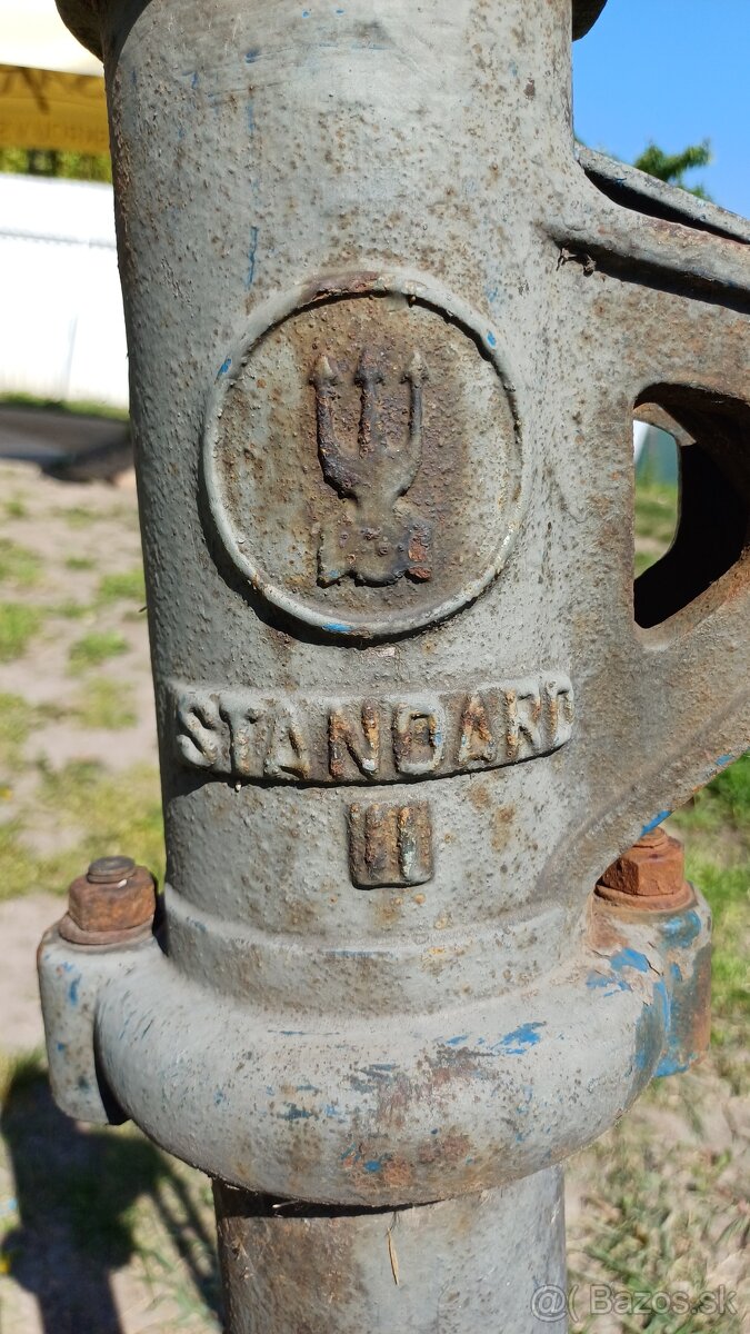 Stará/starožitná ručná pumpa - 3