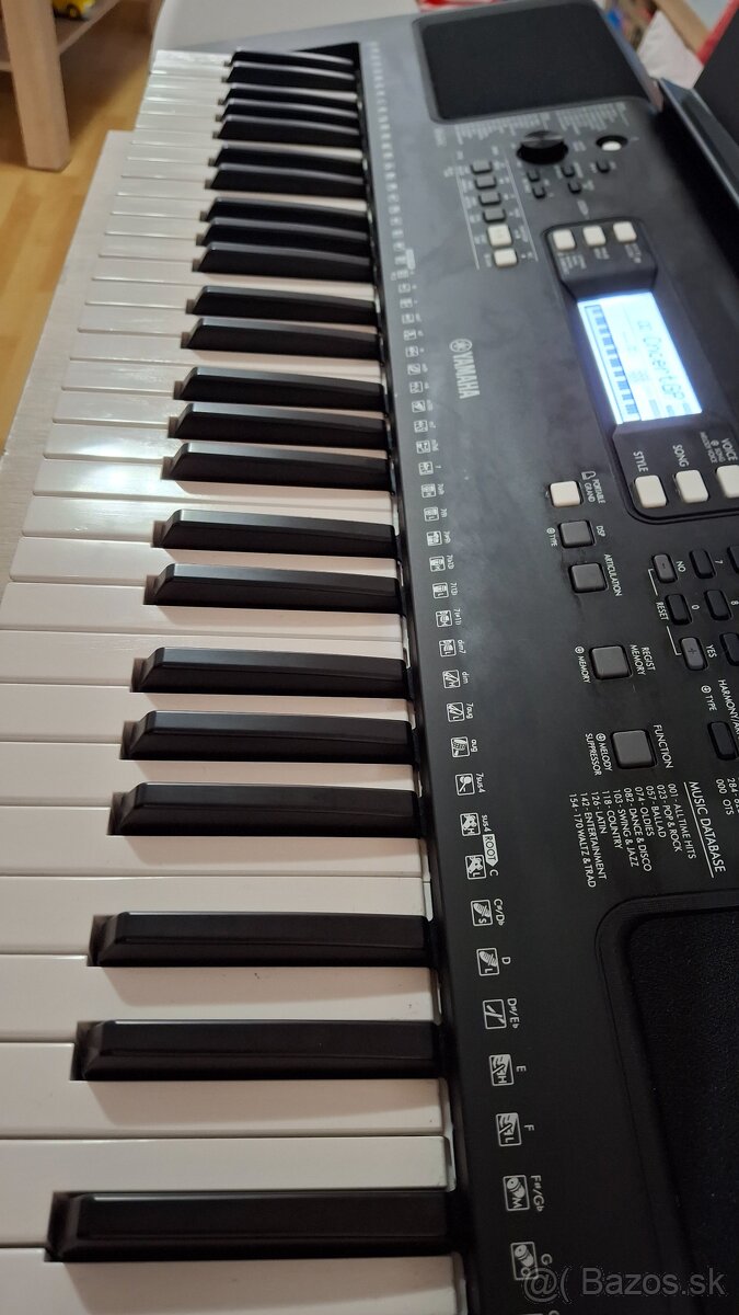 Klávesy Yamaha PSR-E373 - 3