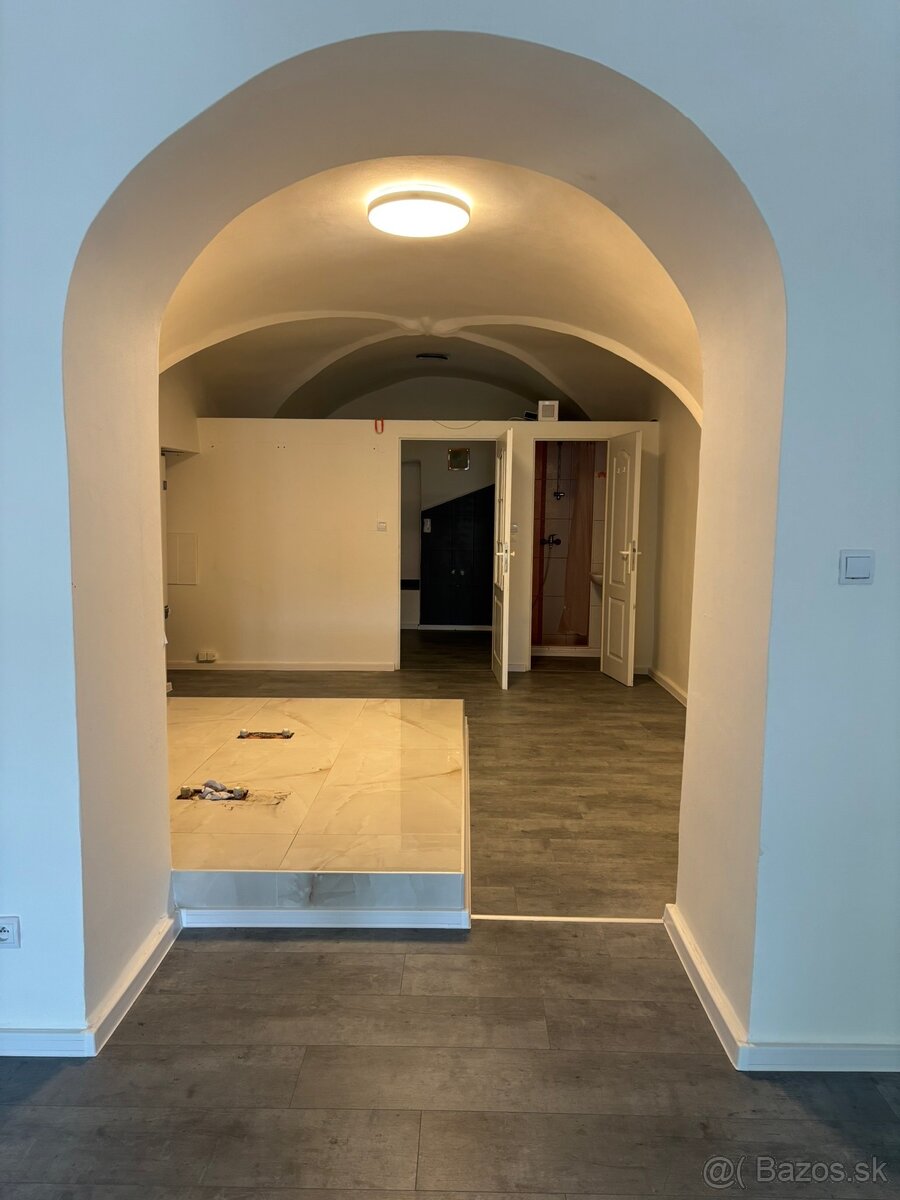 Obchodné priestory na prenájom - Brezno - 3