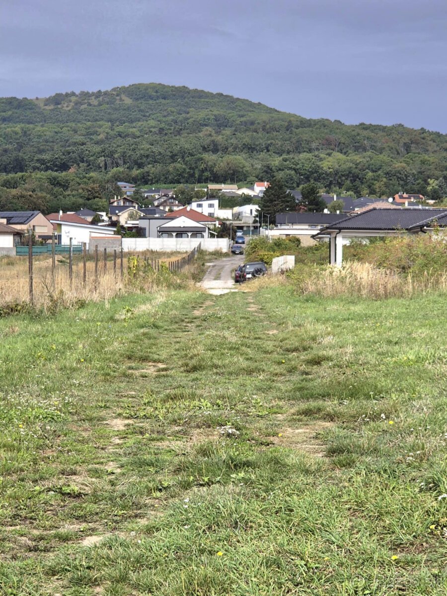 Predaj pekný stavebný 673 m2 stavebný pozemok Dolné Śtitáre - 3