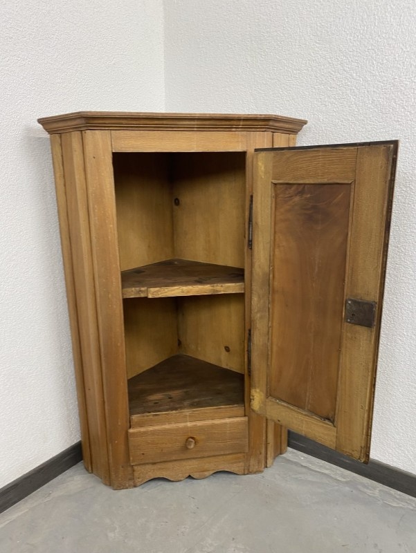 Rohová skrinka do chalupy - 3