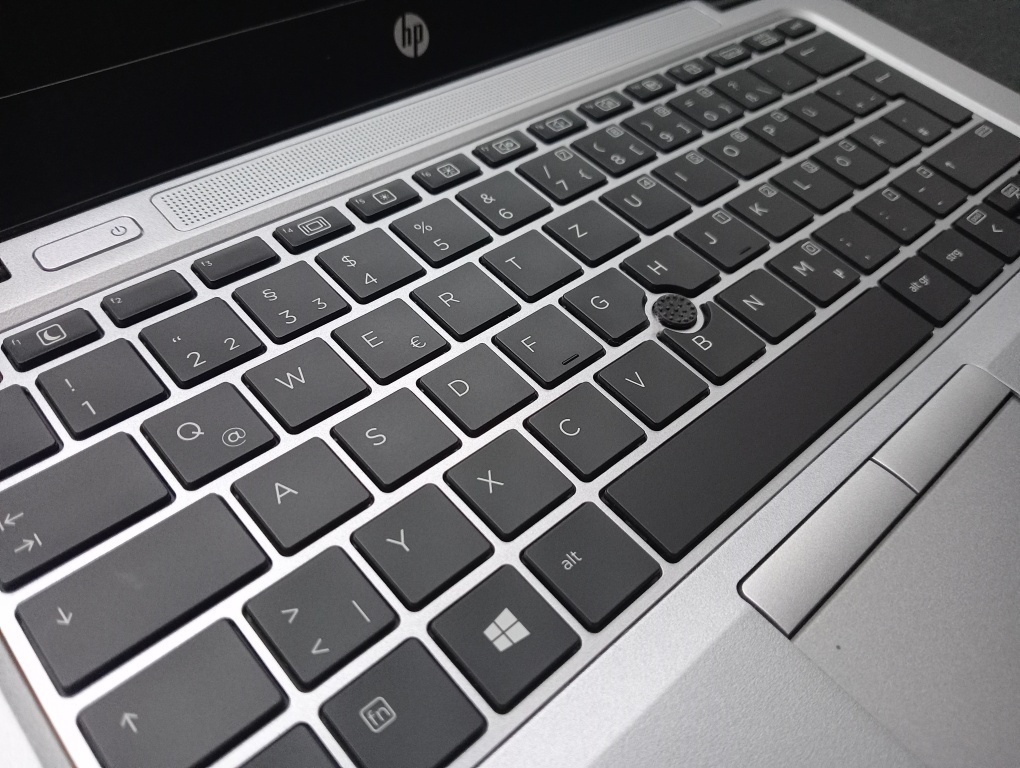 HP elitebook 725 G4 , AMD A10 quad core ,, 32gb ram , ssd - 3