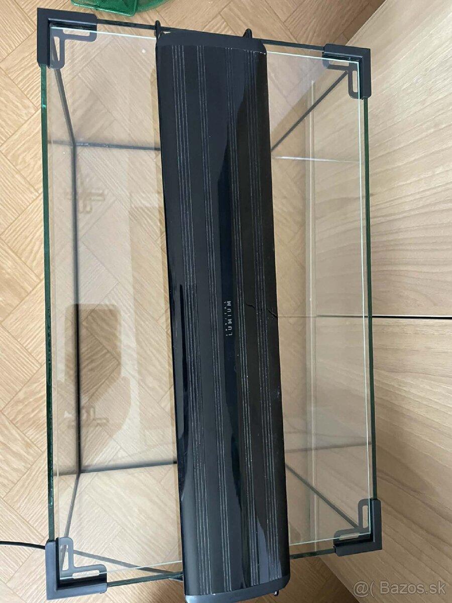 Predám akvárium 40x25x25 - 3