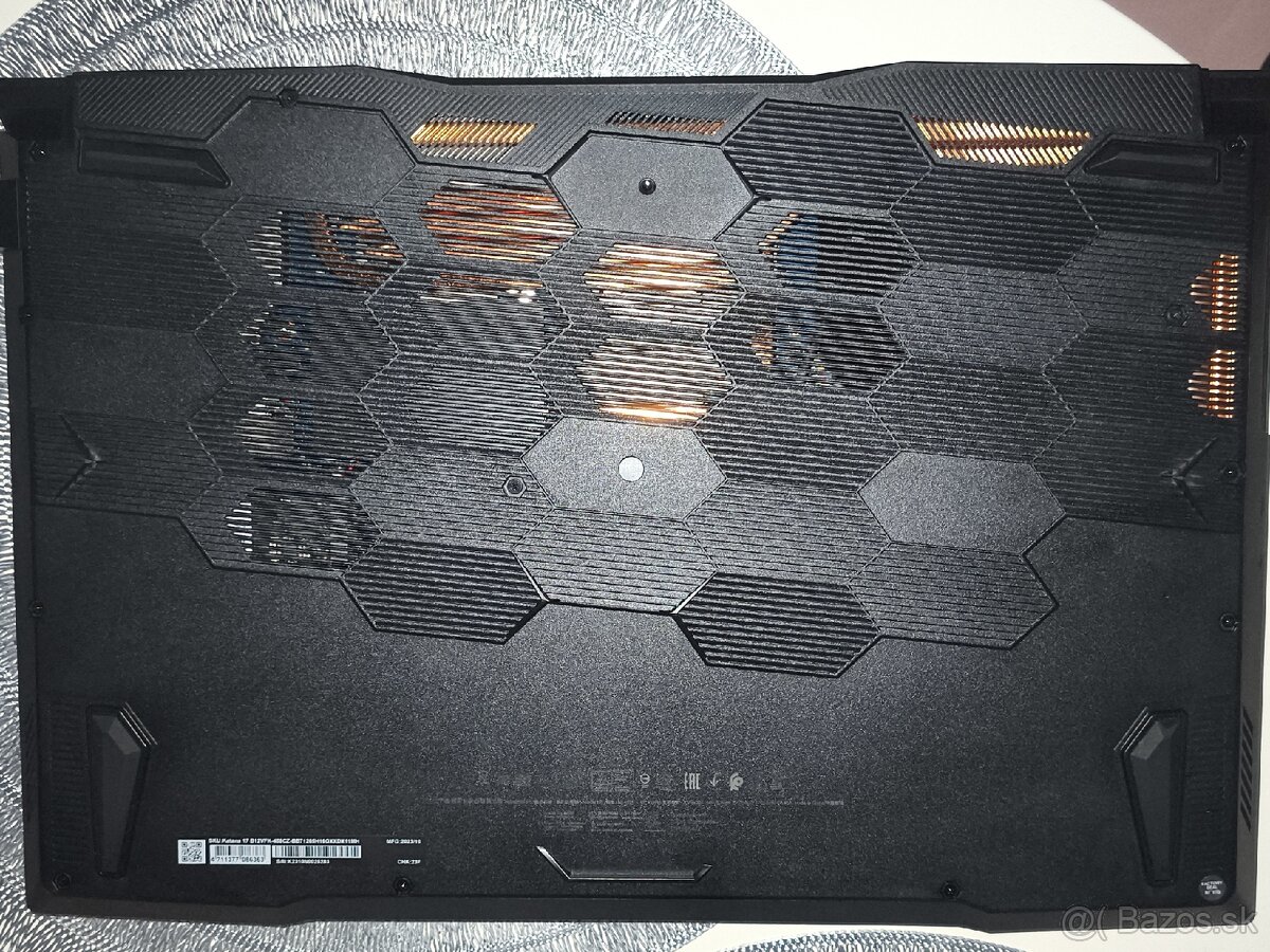 Msi katana 17 B12vfk V ZARUKE DO 2028 - 3