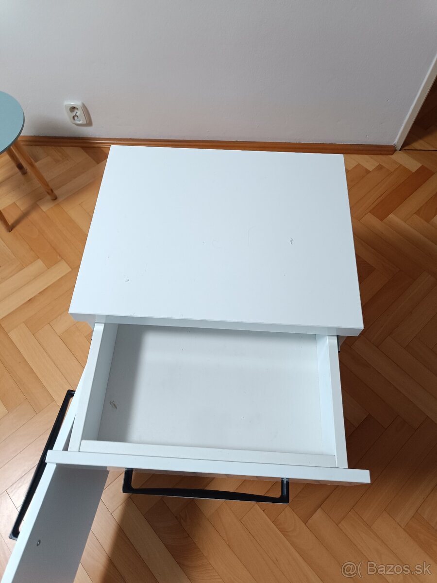 Nočný stolík - 3