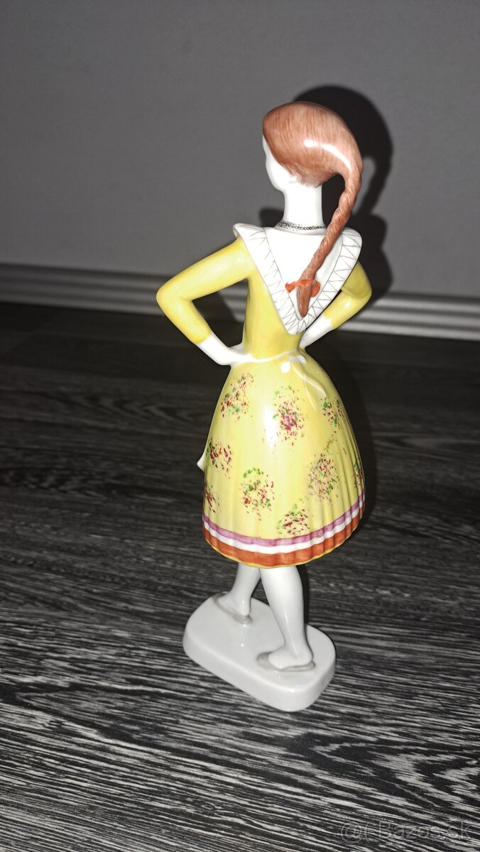 Žena v kroji - 3