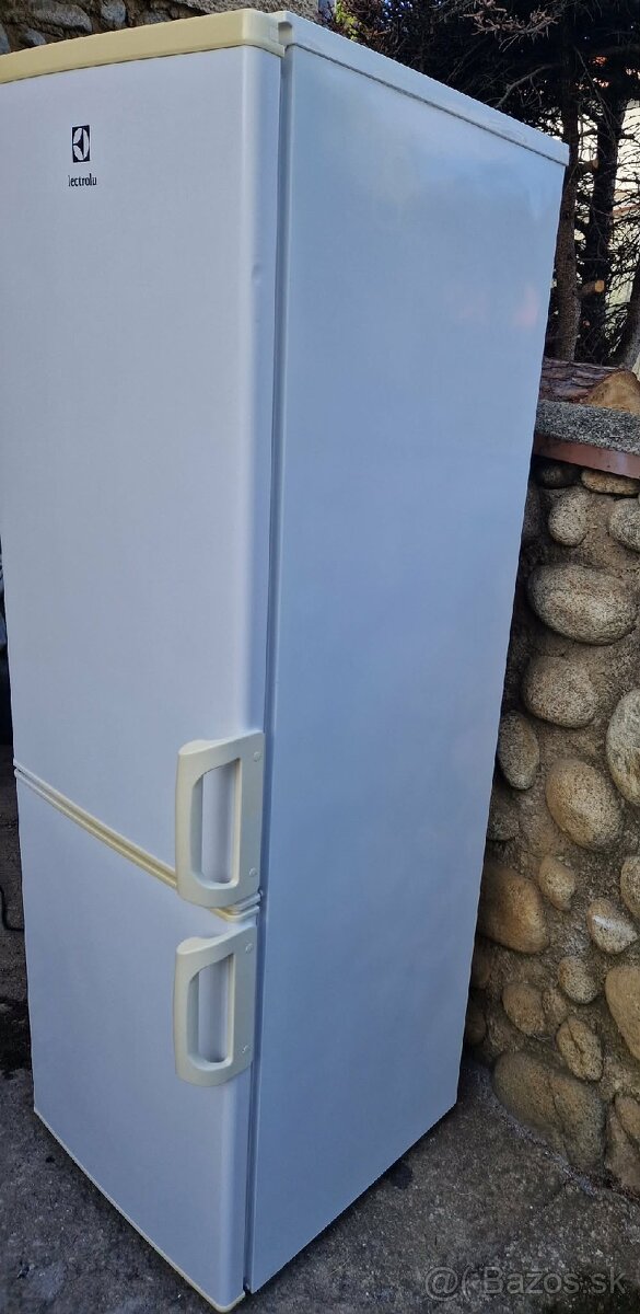 Electrolux chladnička s mrazničkou dole - 3