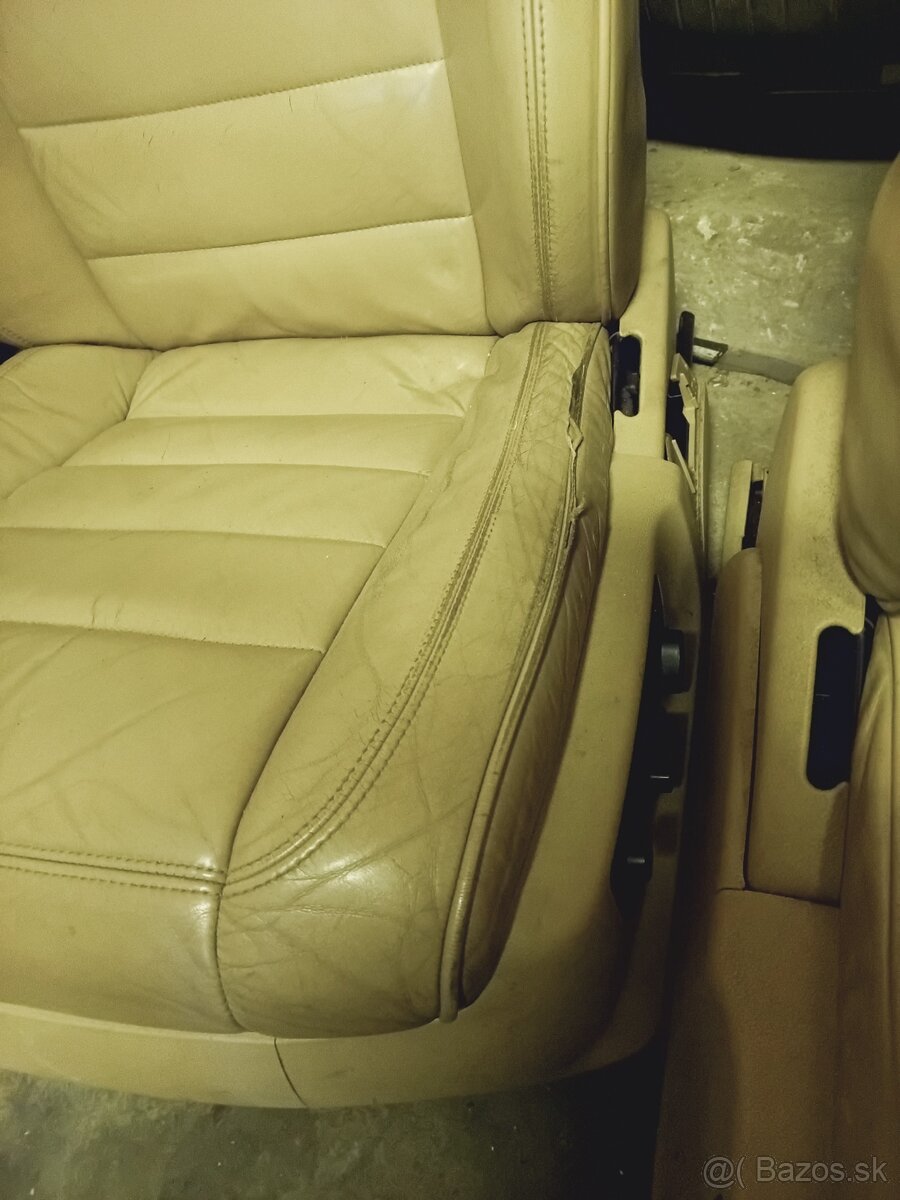 Béžove sedačky touareg 7l - 3