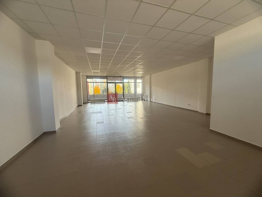 Na prenájom zrekonštruované obchodné priestory v komplexe Dv - 3