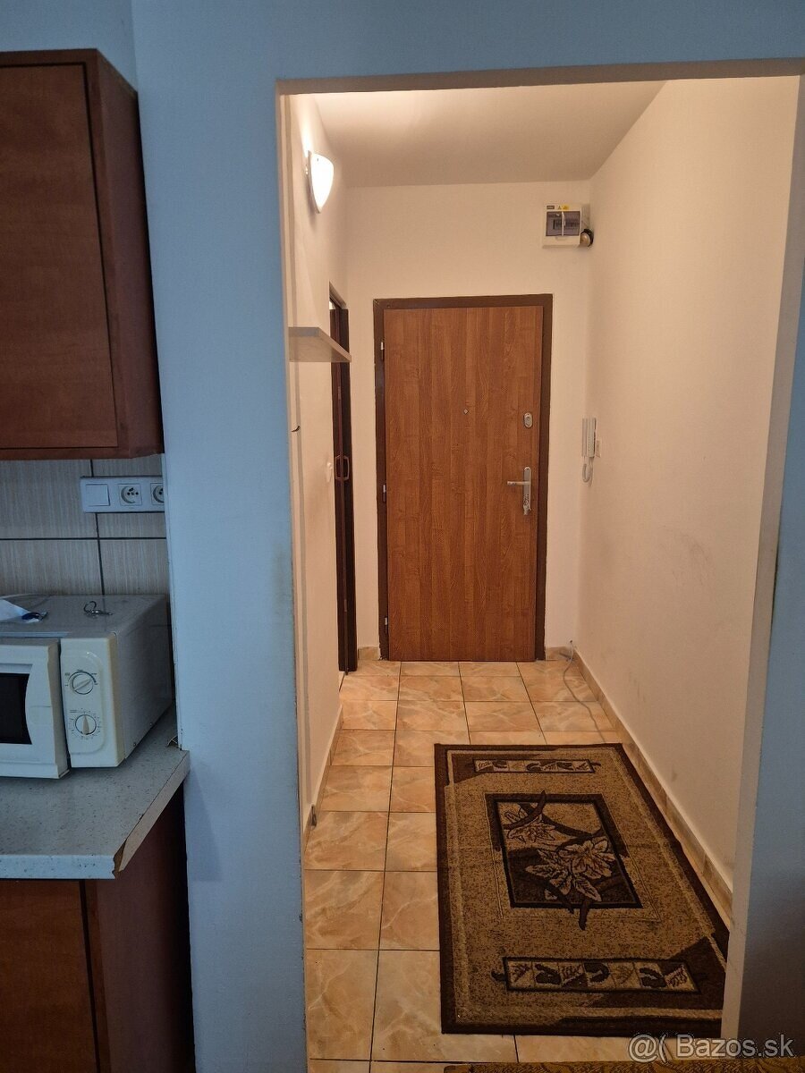 GARSÓNKA S BALKÓNOM NA 7. SÍDLISKU V KOMÁRNE - 3