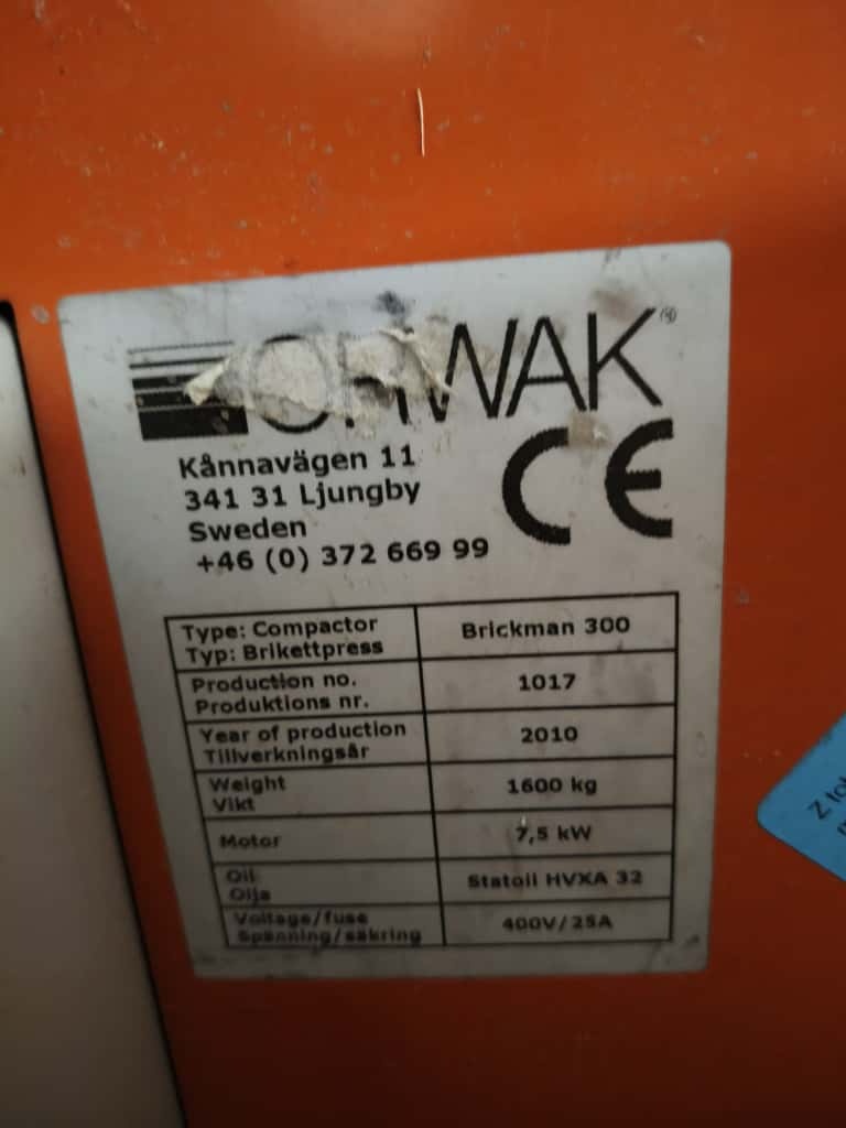 Automatický lis na kartonove brikety - 3
