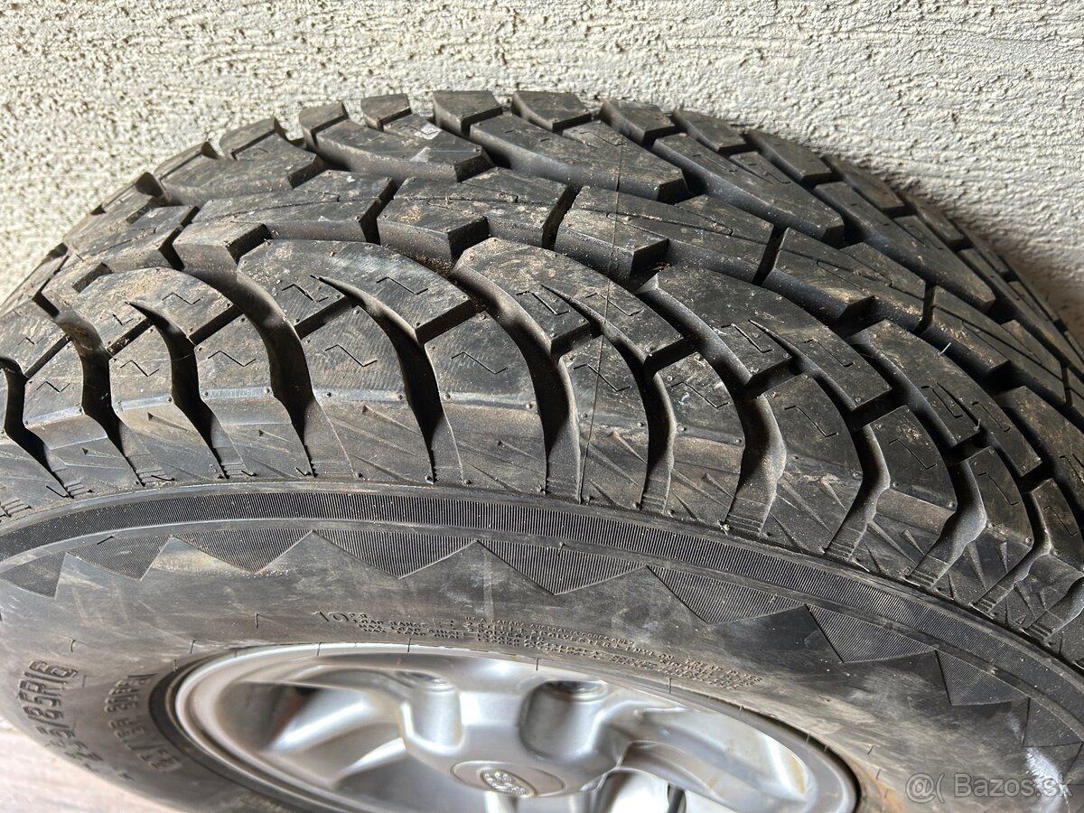 Land Rover Defender rezerva Offroad MP a drziak