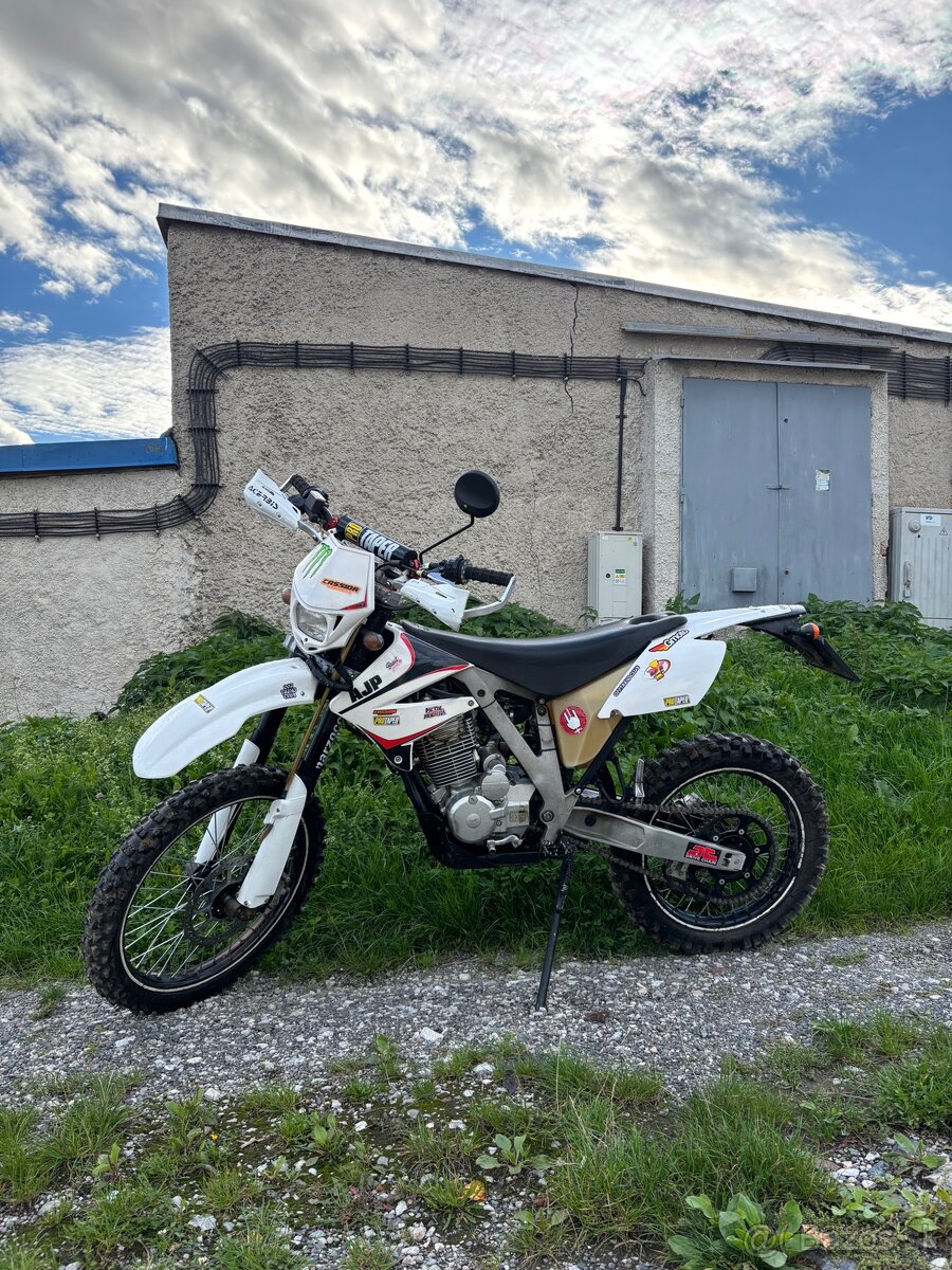 Ajp pr4 240