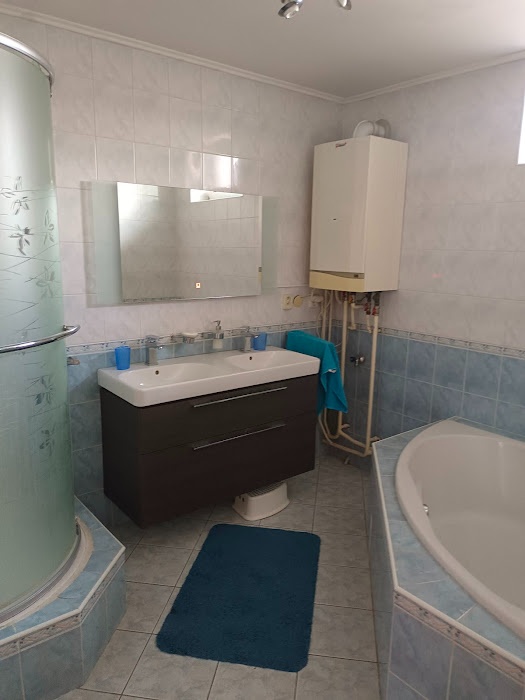 Prenájmem nepriechodnú izbu v 3 izb. pokrovnom byte v RD - 3