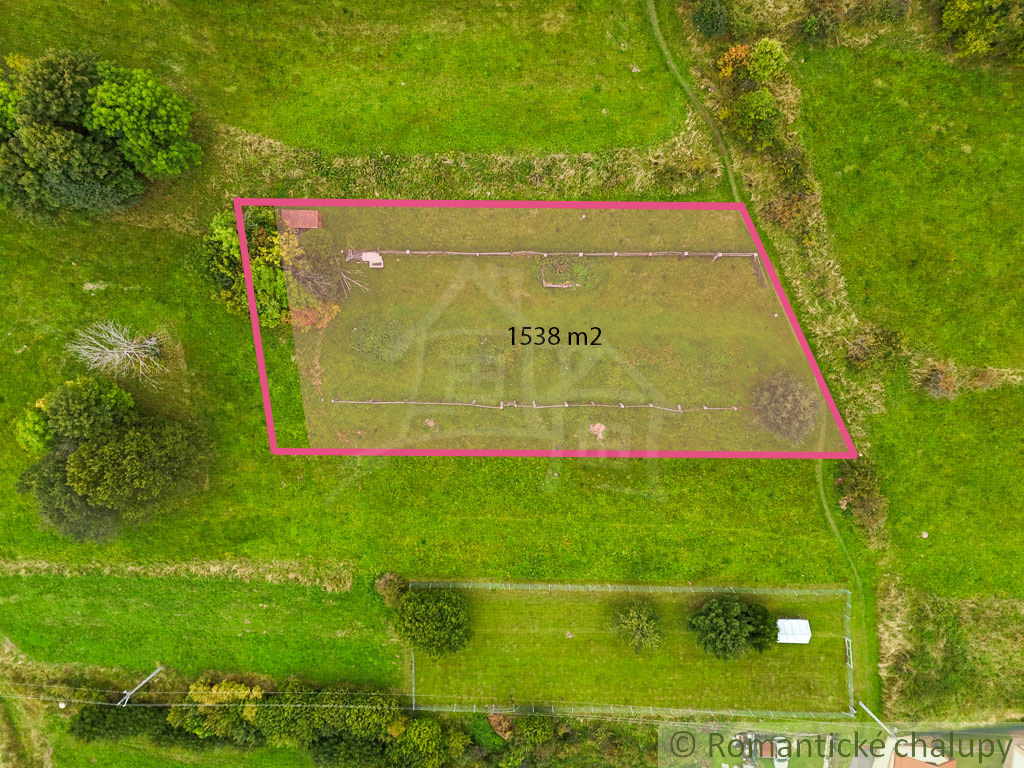 Slnečný rovinatý pozemok na výstavbu rodinných domov - Kra - 3