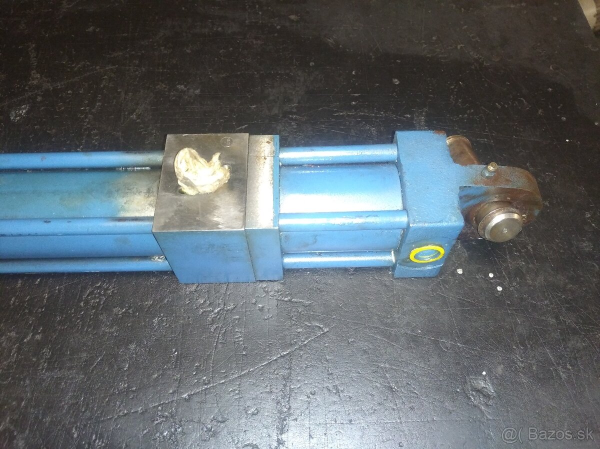 Predám hydraulický piest MANNESMANN - 3