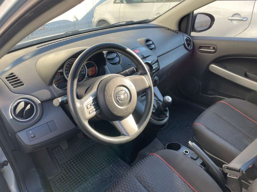 mazda2 typ de rok 2010 po facelifte svetla farba - 3