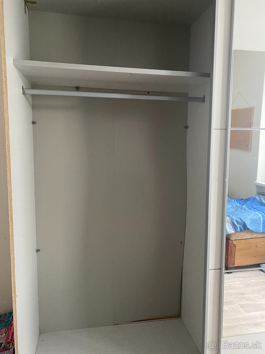 Skriňa s posuvnými dverami - 3